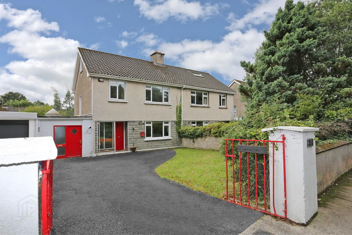 Annalore, 15 New Westfields 1 of 3