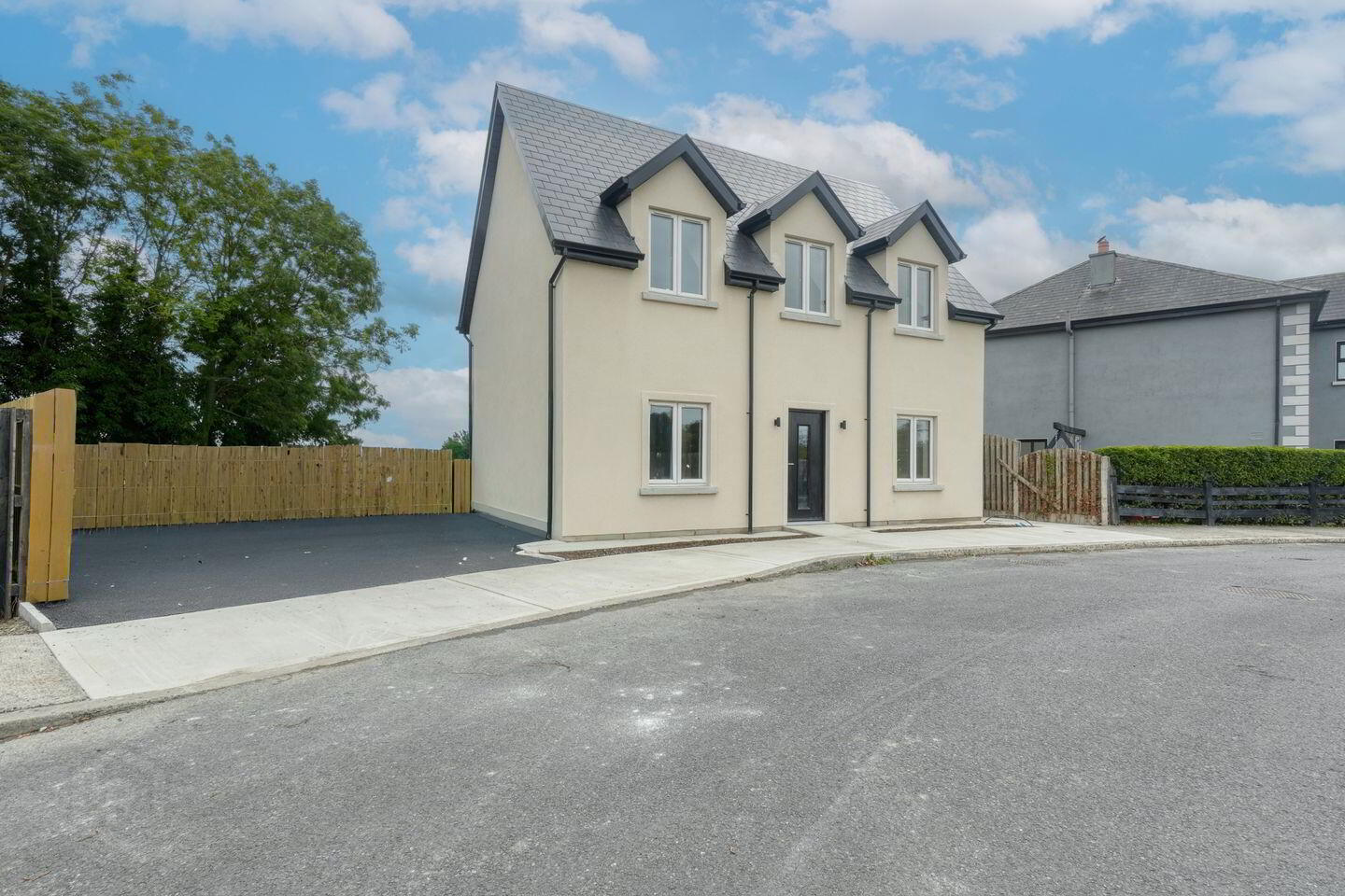 41 Bruach Na Habhainn 2 of 6