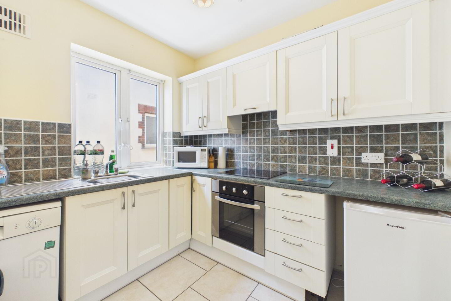520 Kilkee Bay Apartments 2 of 6