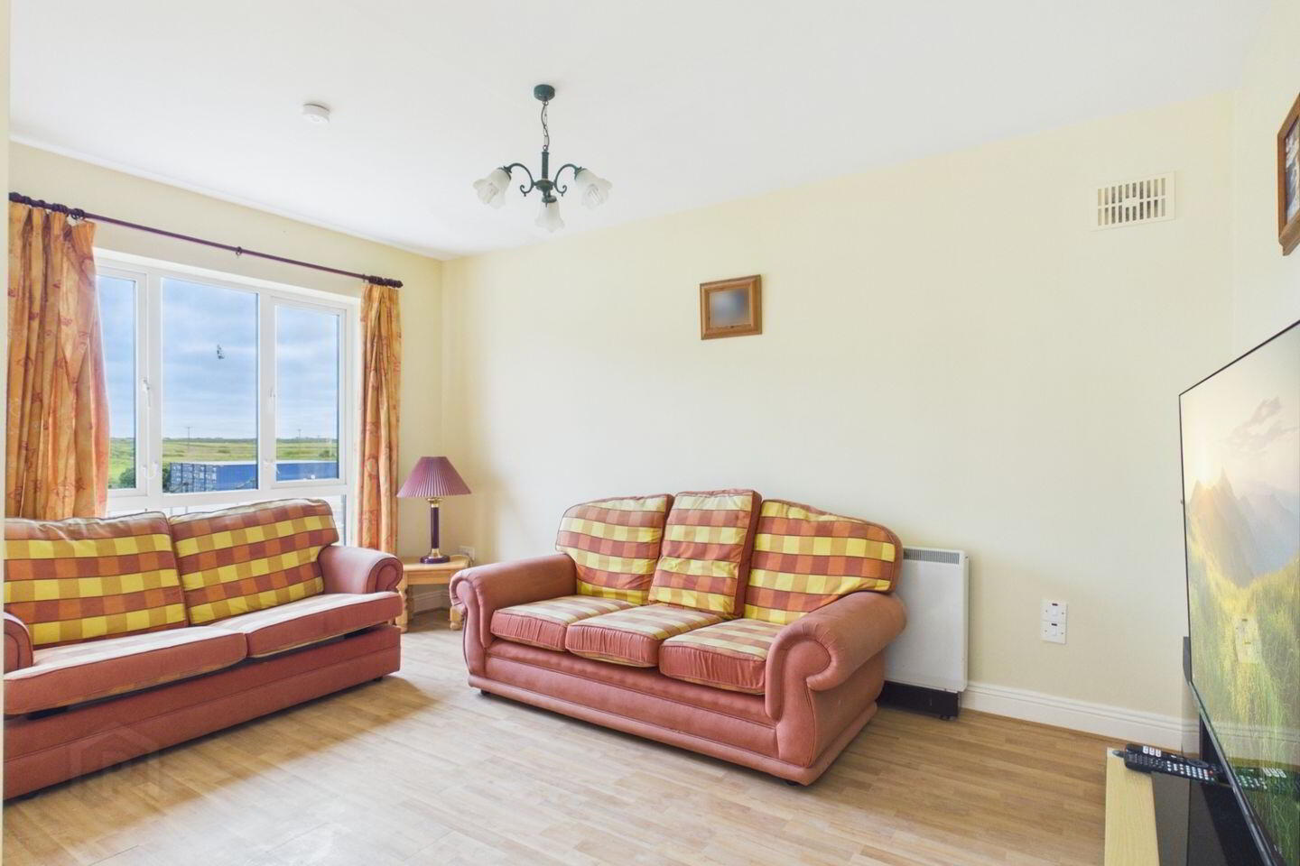 520 Kilkee Bay Apartments 3 of 6