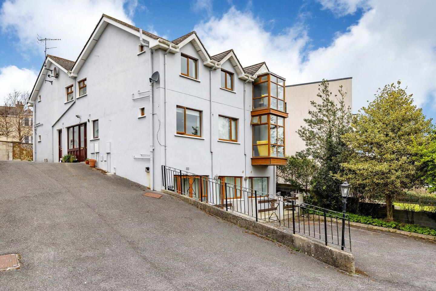 Apt, 4 Thormanby Court 3 of 5
