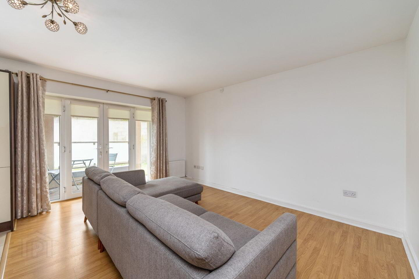 Apt, 15 Howth Junction Court 3 of 5