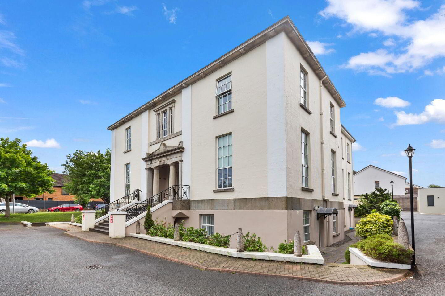 16 Roebuck Hall 2 of 6