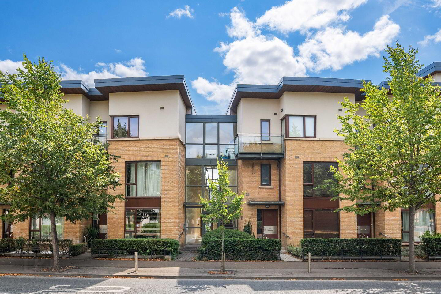 115 Castlegate Way 1 of 5