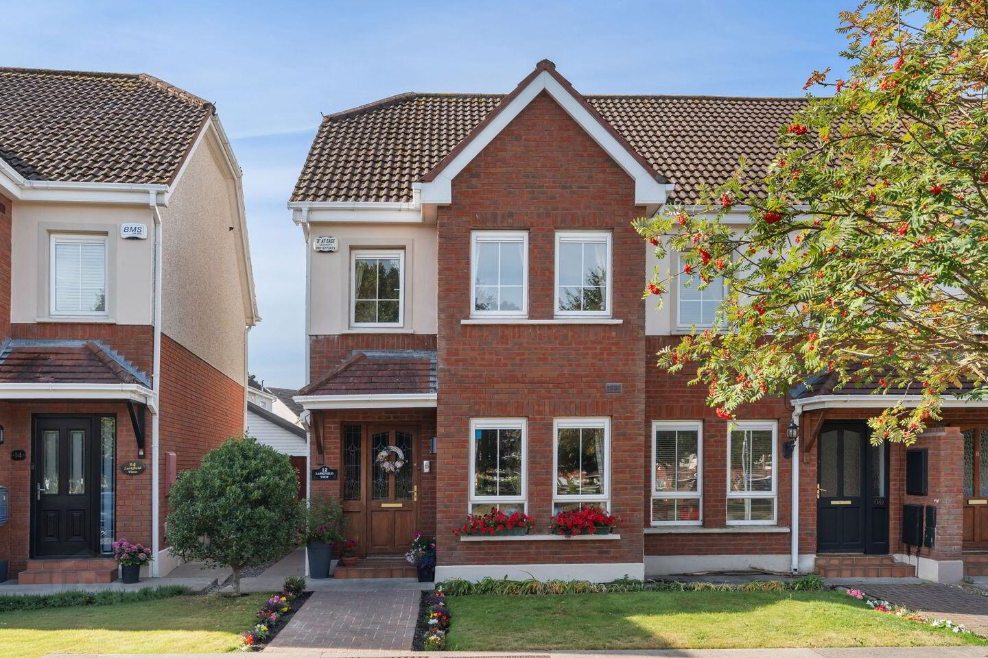 12 Larkfield View 1 of 5
