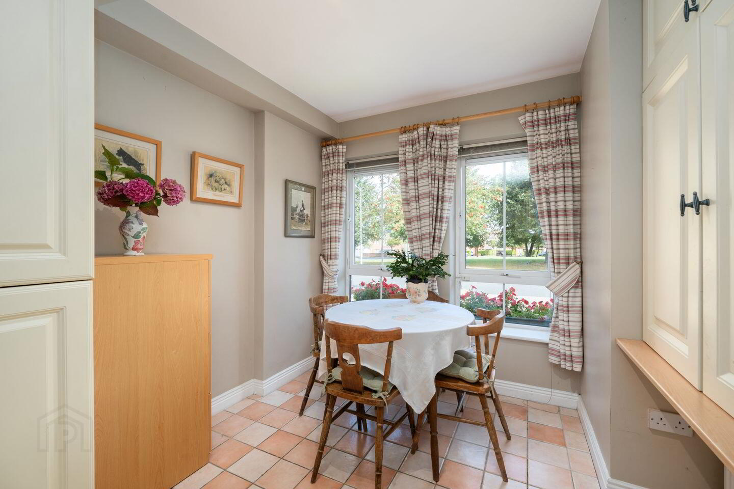12 Larkfield View 5 of 5