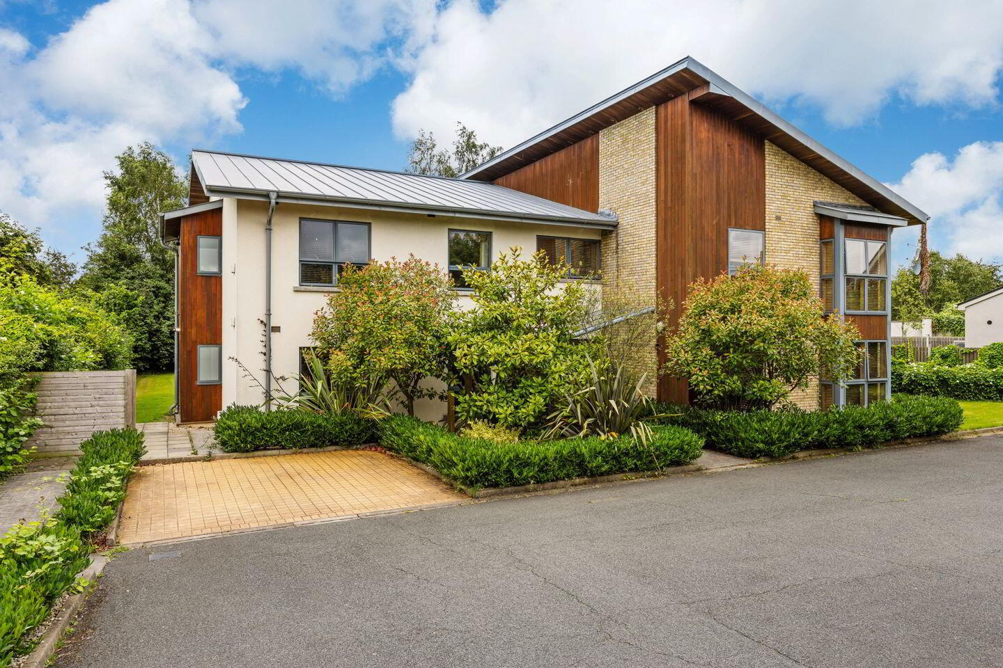 2 Ivy Court 1 of 5
