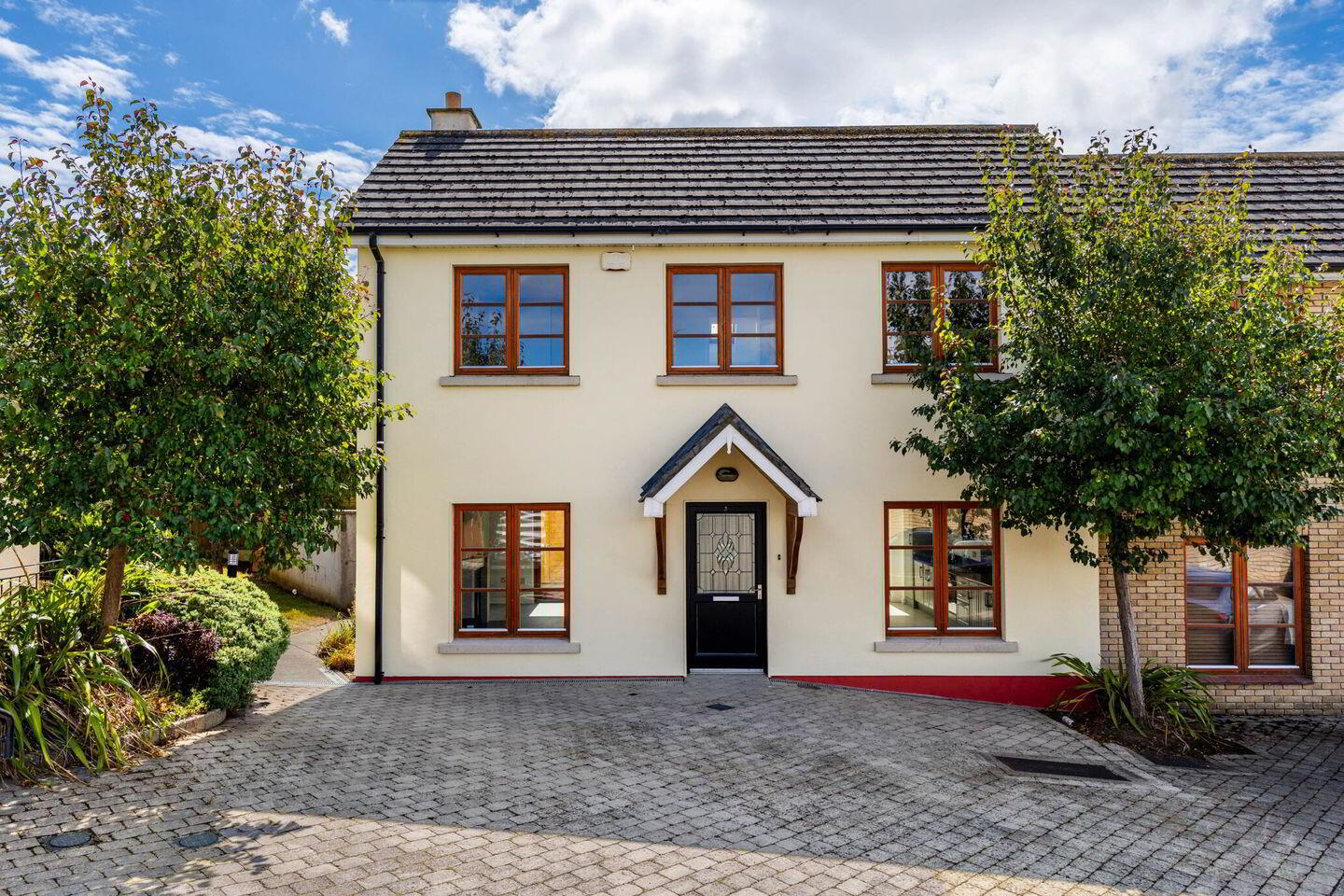 3 Oak Hall 1 of 5