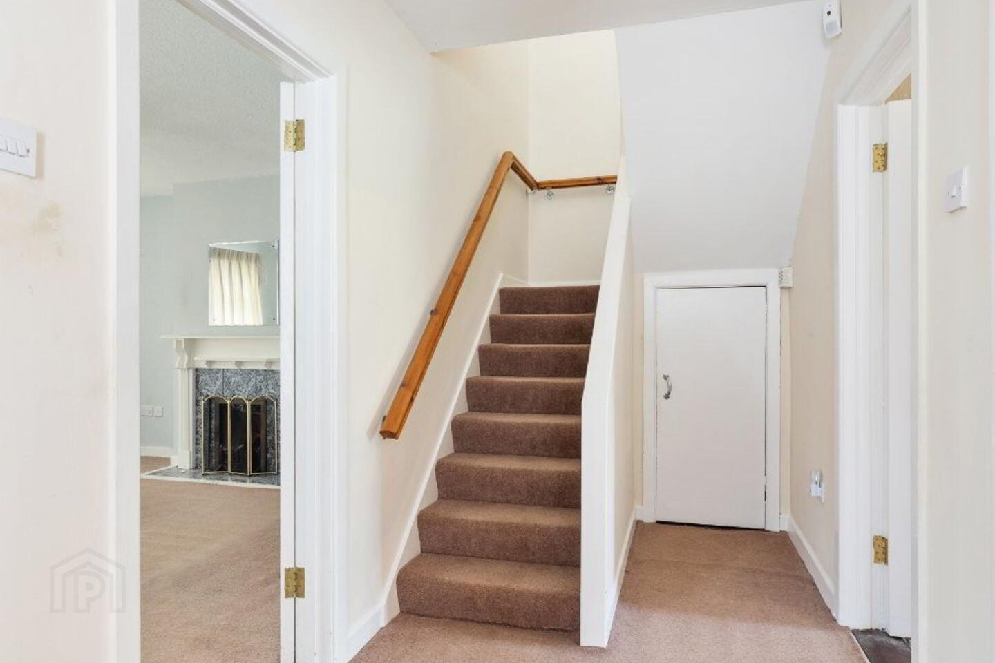154 Meadow Mount 2 of 6