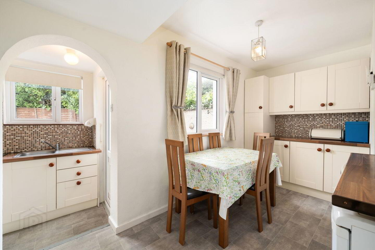 70 Pearse Gardens 3 of 5