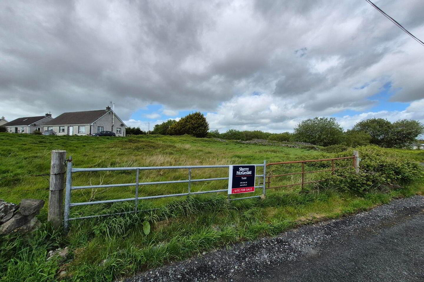 0.4 Acre In Claretuam 3 of 5