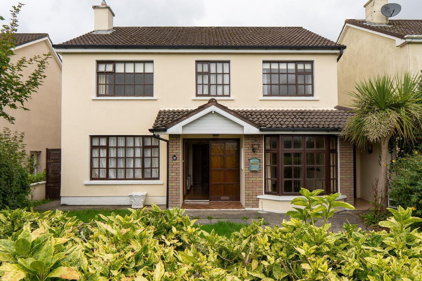 35 Racecourse Lawn 1 of 5