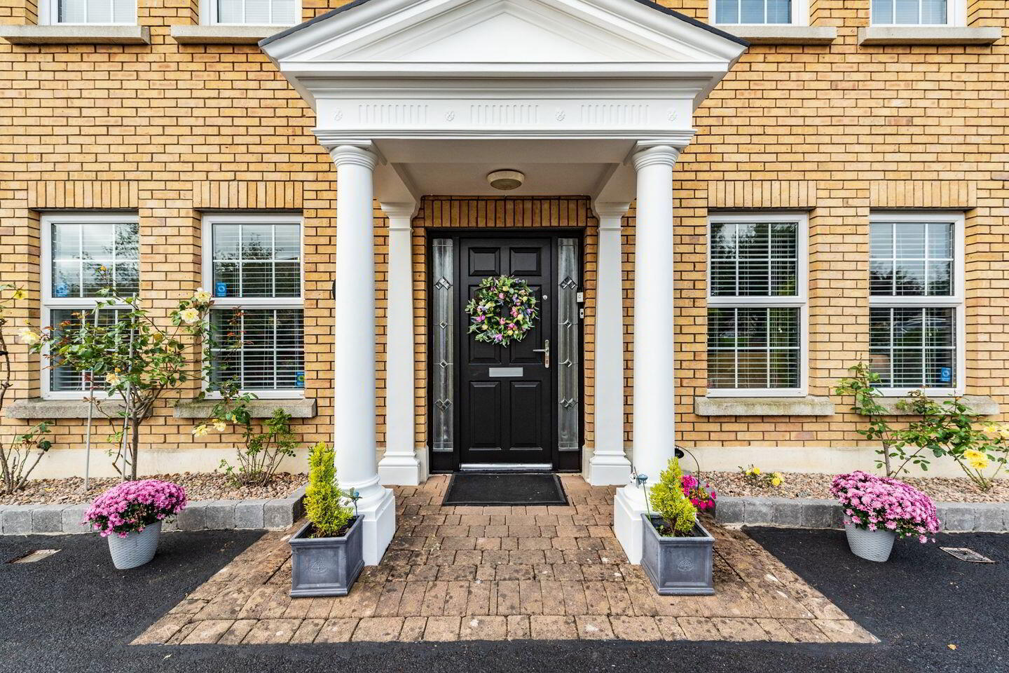 69 Wellesley Manor 2 of 6