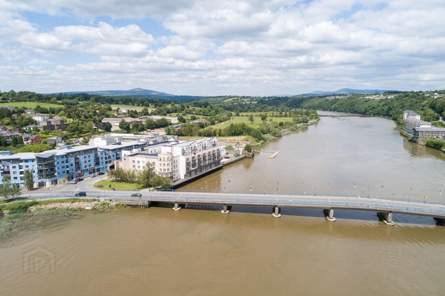 Apt 13, Waterside 26 of 27