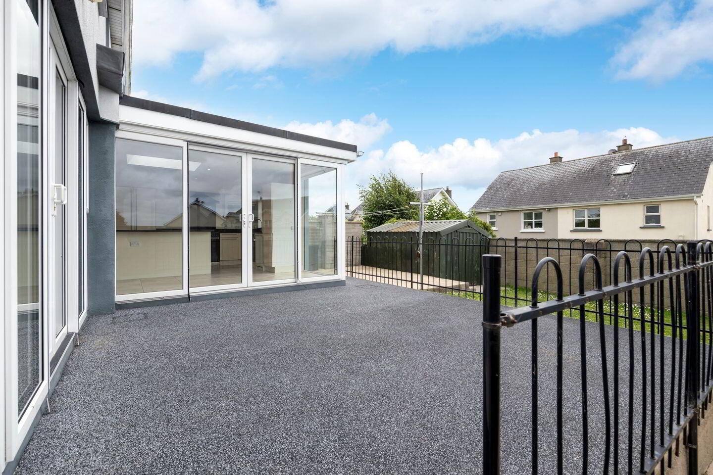 25 Thornbrook 3 of 4