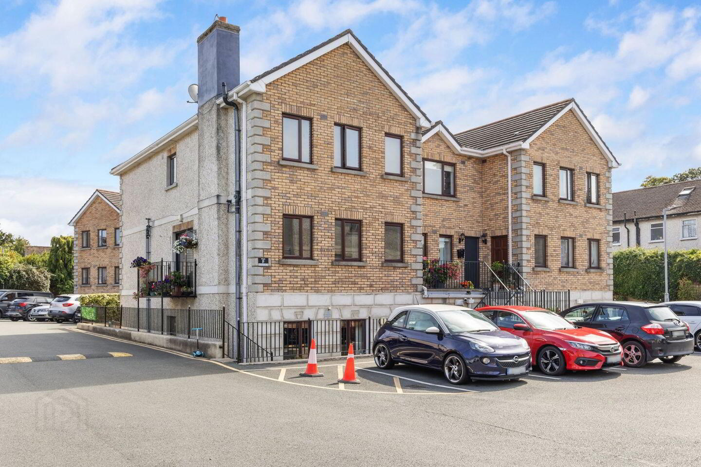 25 Roseville Court 1 of 6