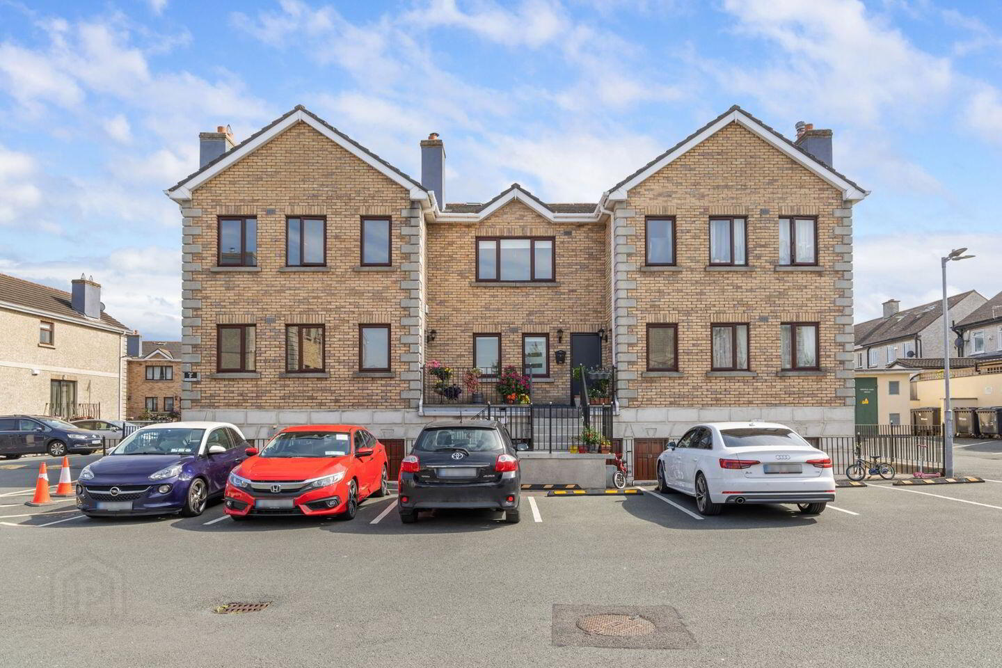 25 Roseville Court 2 of 6