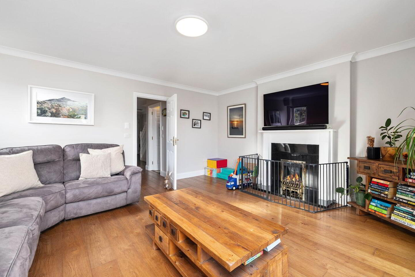 71 Saran Wood 3 of 4