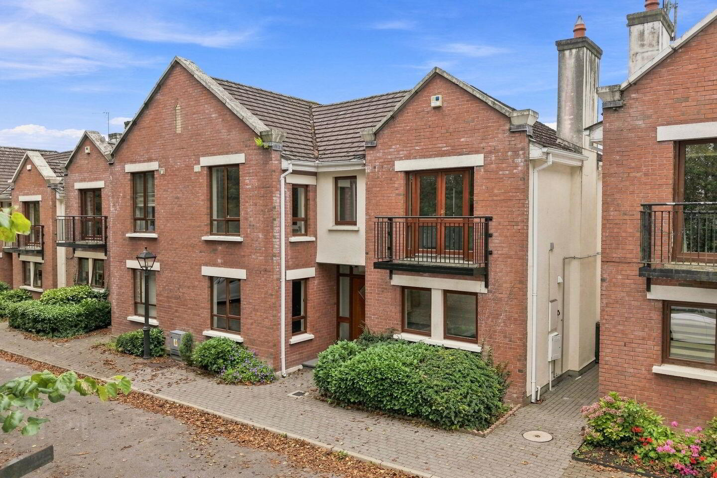 9 Saint Stephen's Grove 1 of 5