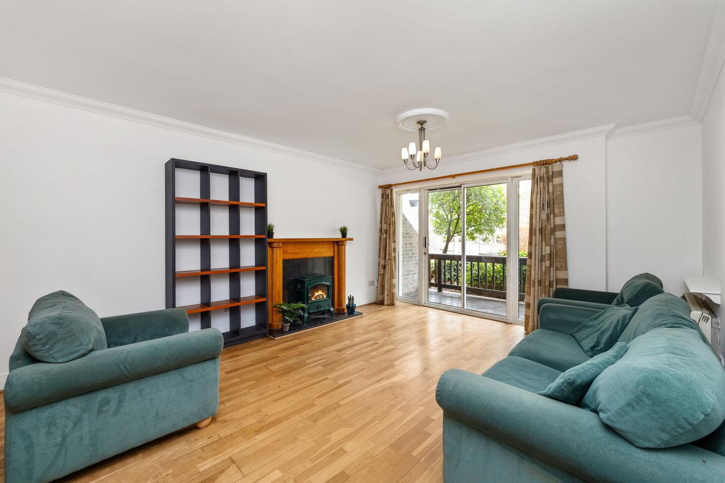 73 Hampton Square 3 of 4