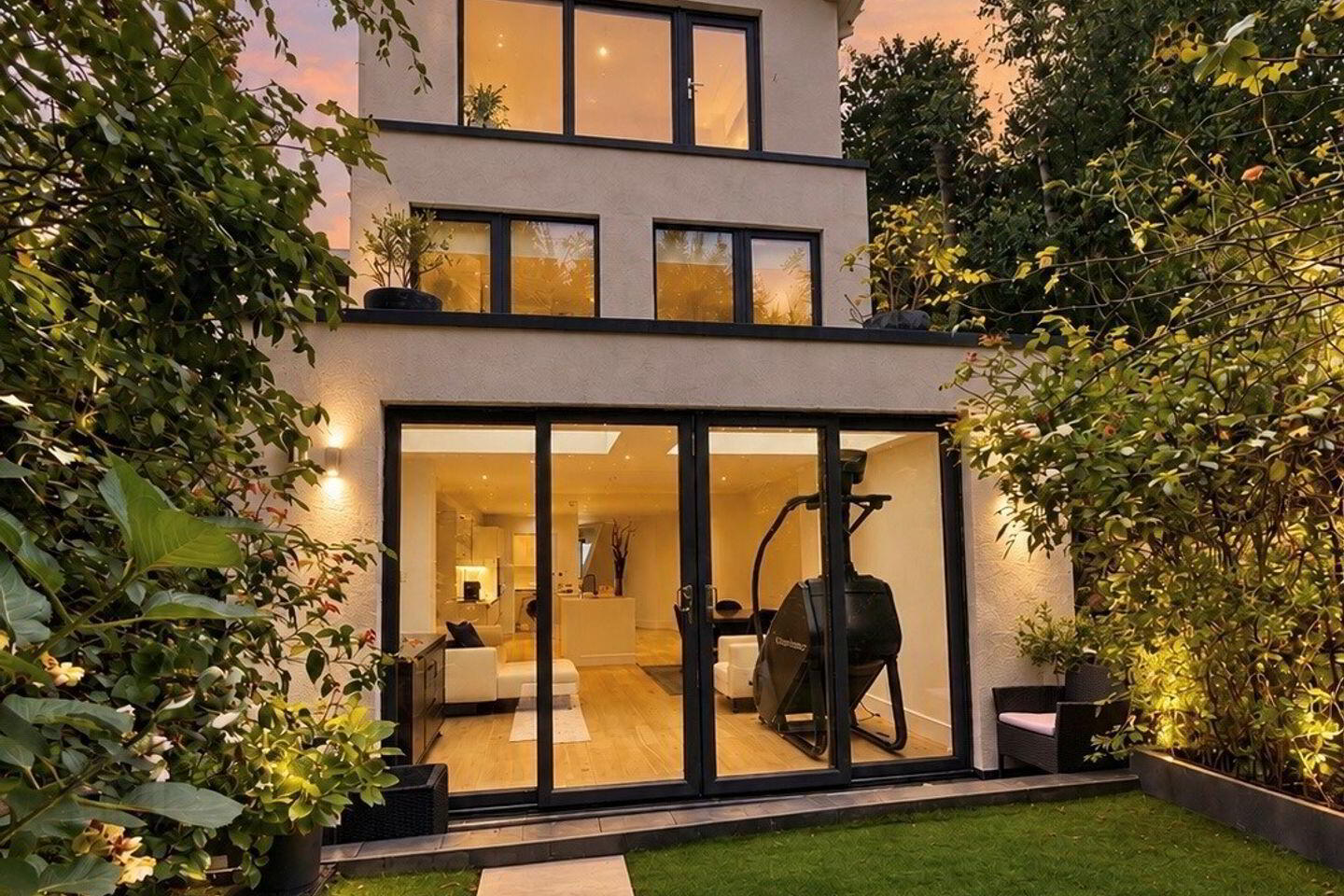 93 Waterloo Lane 1 of 5
