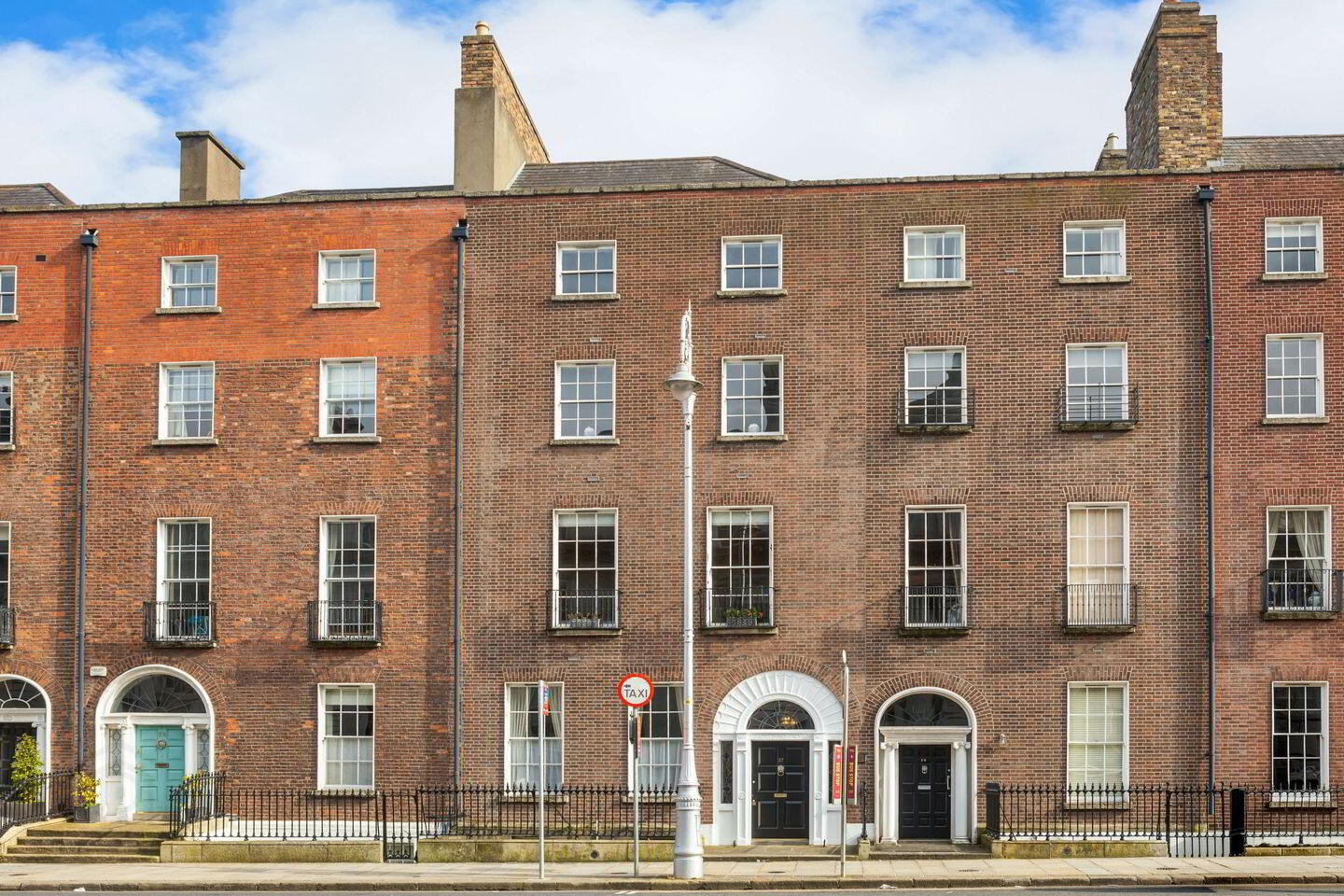 24 Dunloe Hall, 27 Merrion Street Upper 2 of 5