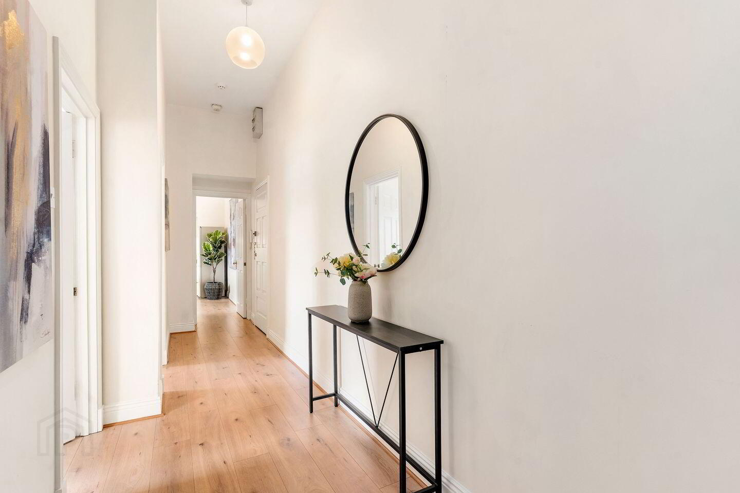 24 Dunloe Hall, 27 Merrion Street Upper 3 of 5