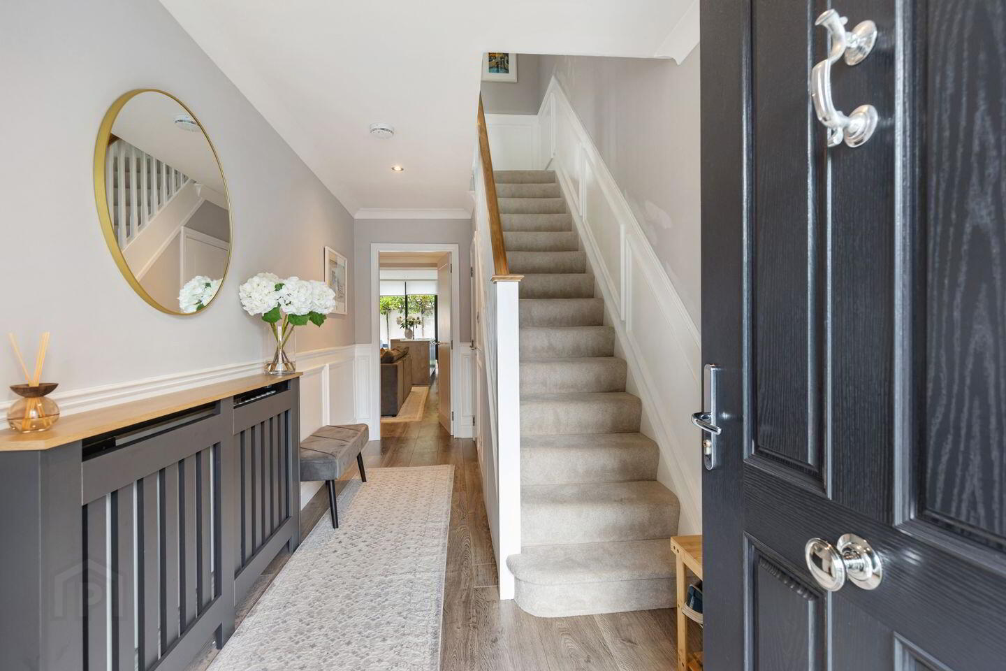 12 Eglinton Square 3 of 4