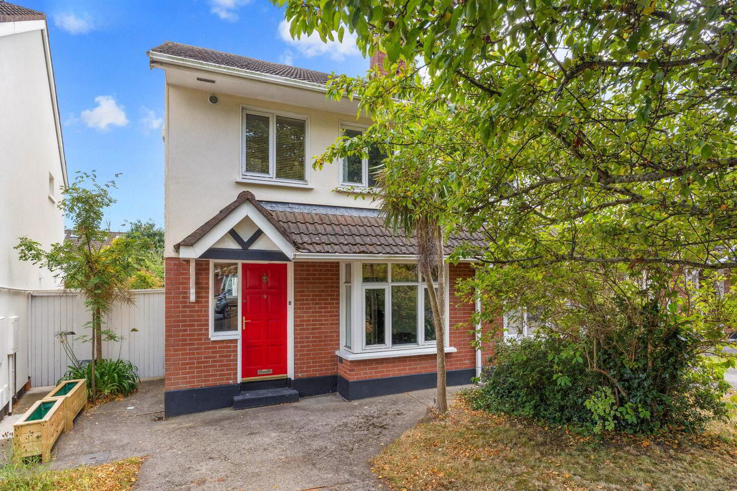 9 Glencairn Avenue 1 of 5