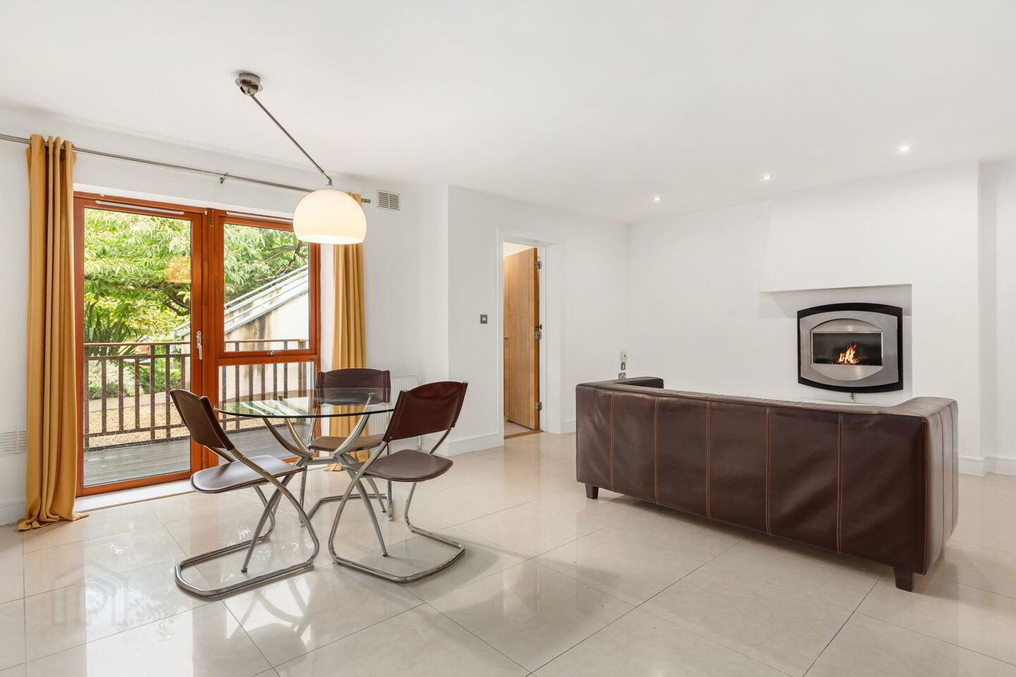 39 Brennanstown Square 2 of 4