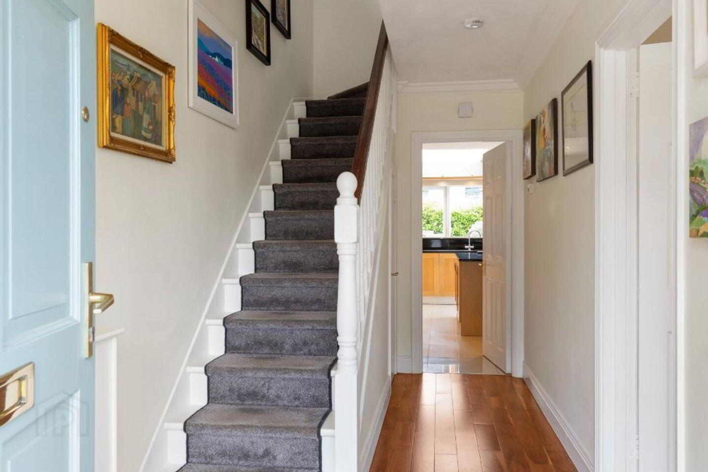 22 Glencairn Crescent 2 of 5