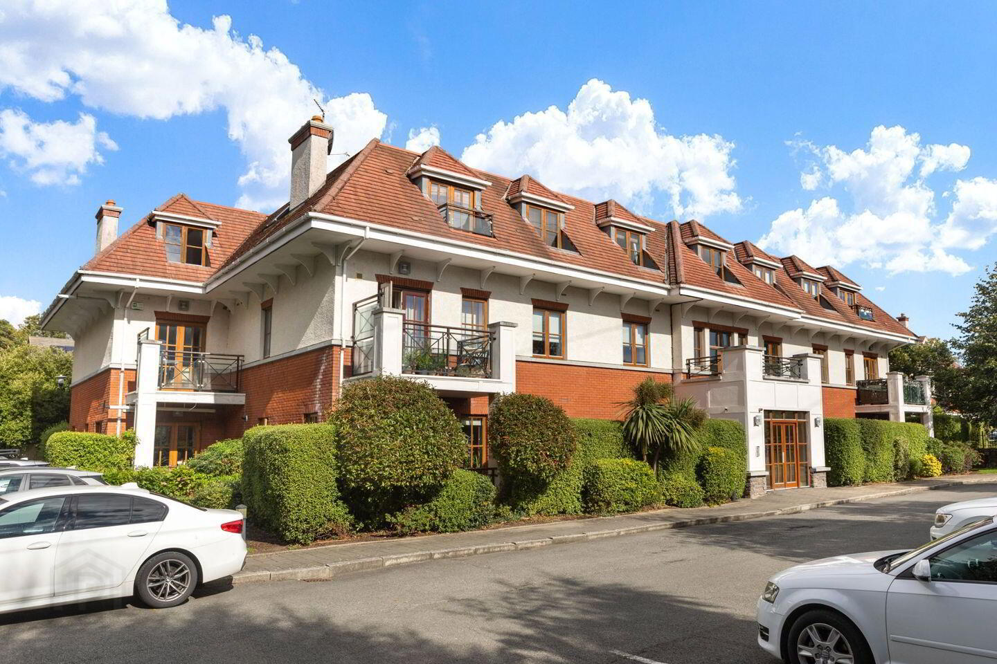 8 Cairnbrook Hall 2 of 5