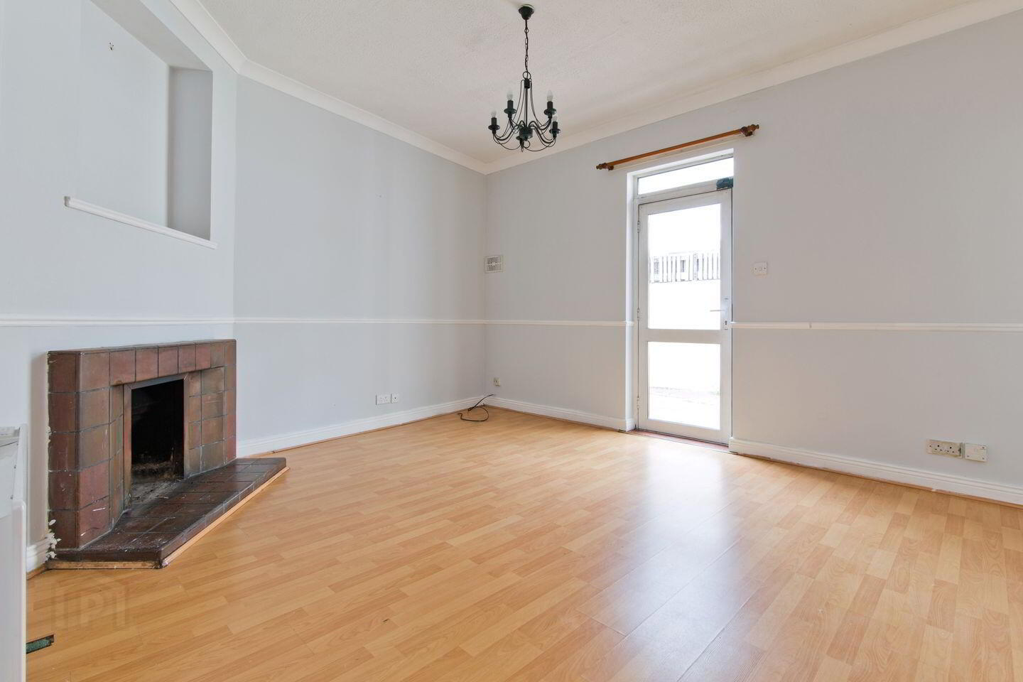 9a Thomas Court 3 of 6