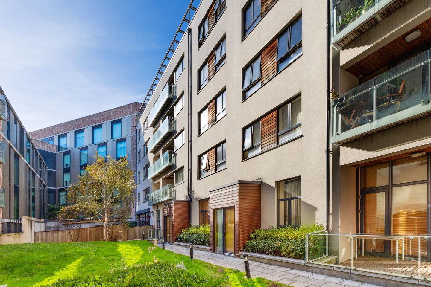 16 Hyde Court 1 of 6