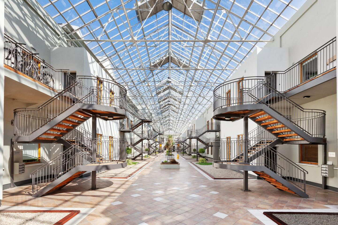 139 The Wintergarden 1 of 6