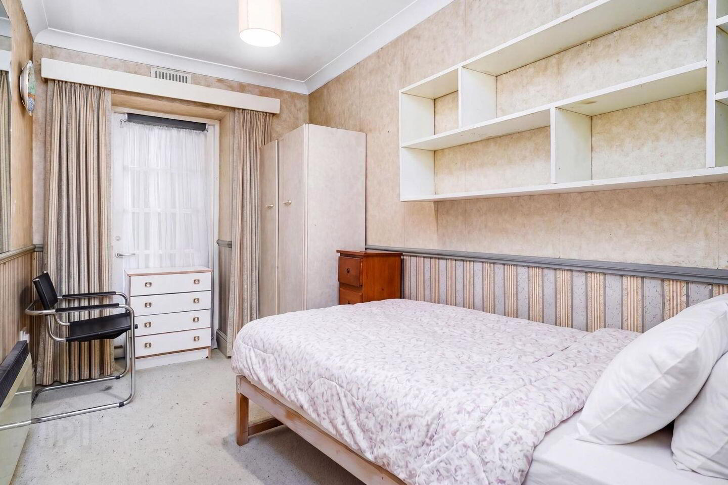 Apartment A, 19 Warrington Place 10 of 11