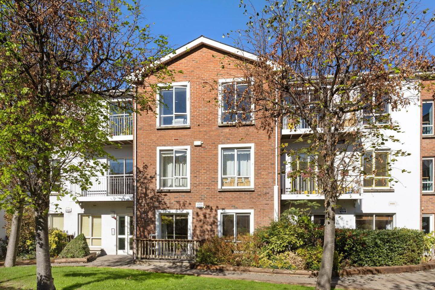 71 Saint James`s Wood South Circular Road 1 of 11