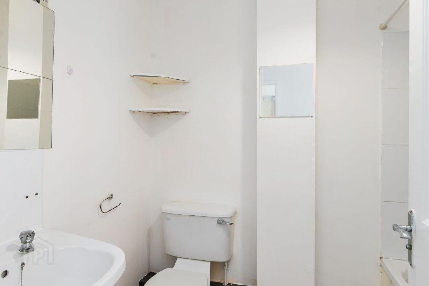 Apartment 3 Wikeford Hall 8 of 9