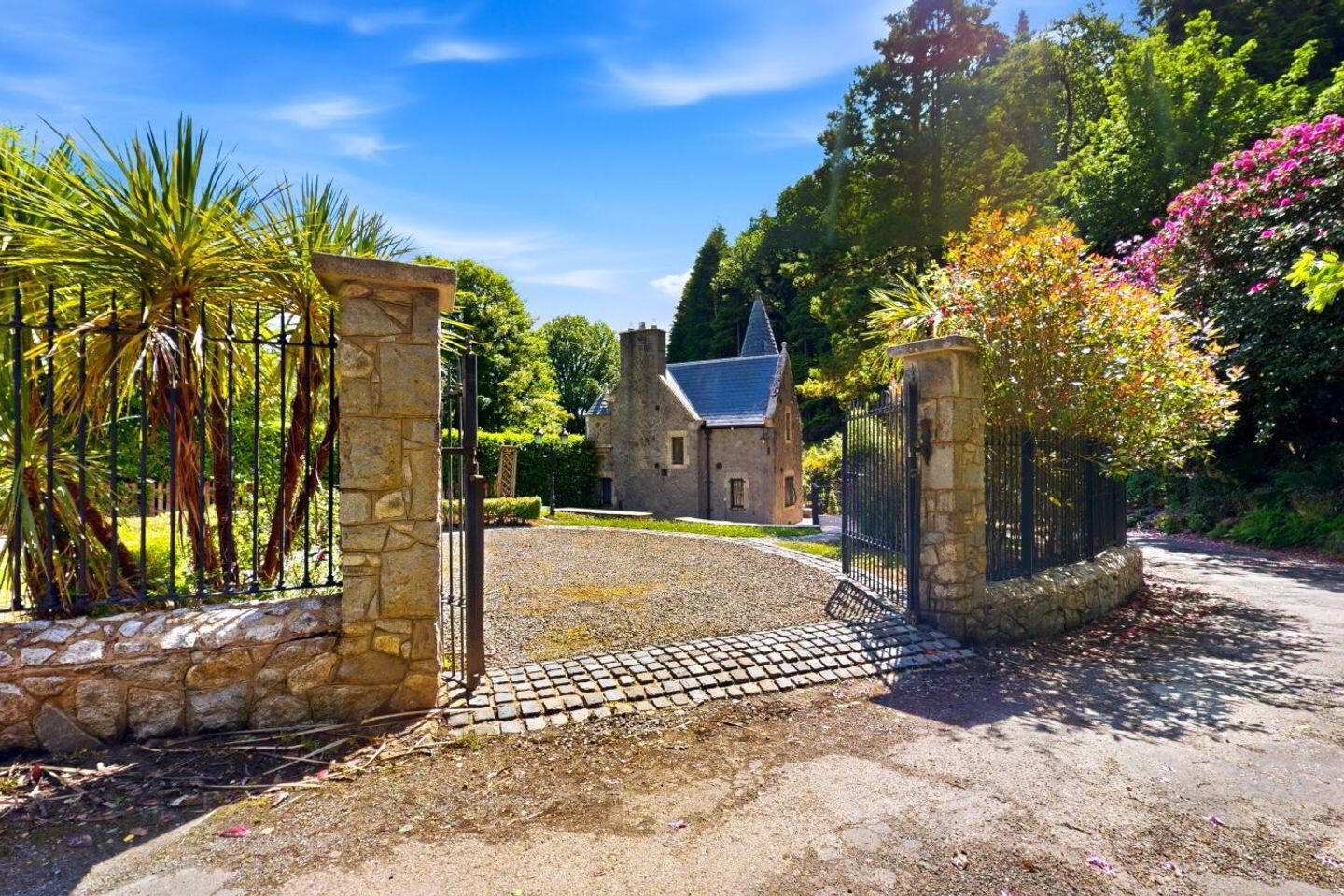 Gate Lodge 2 of 24