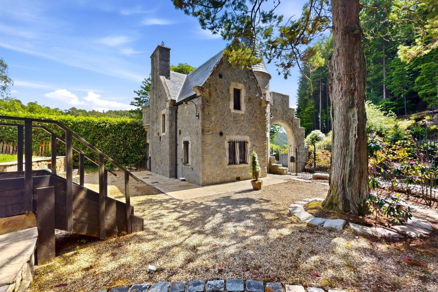 Gate Lodge 3 of 24