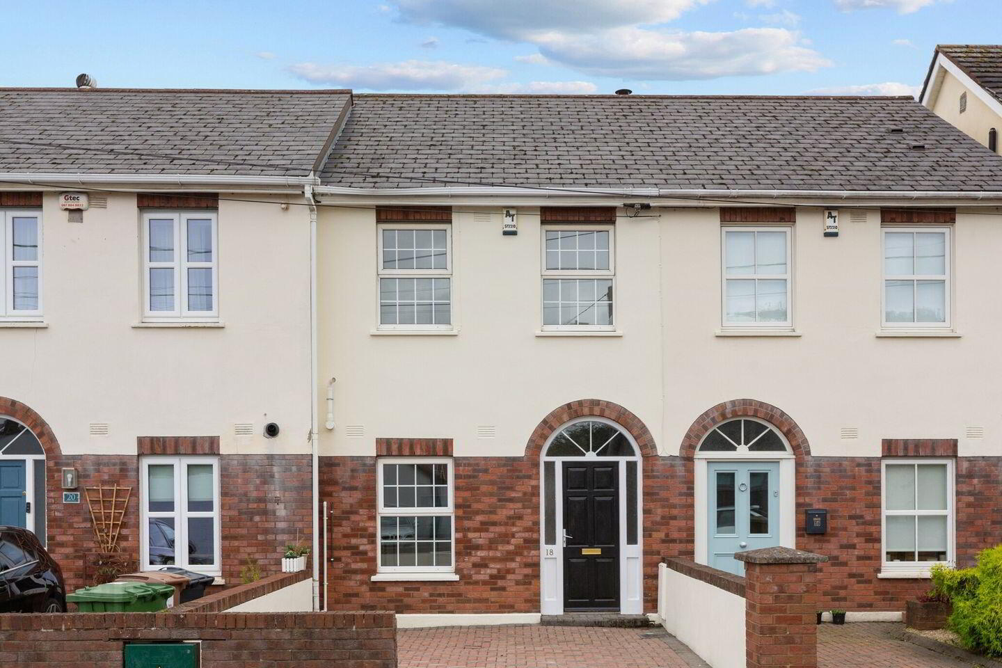 18 Chelmsford Lane 1 of 14