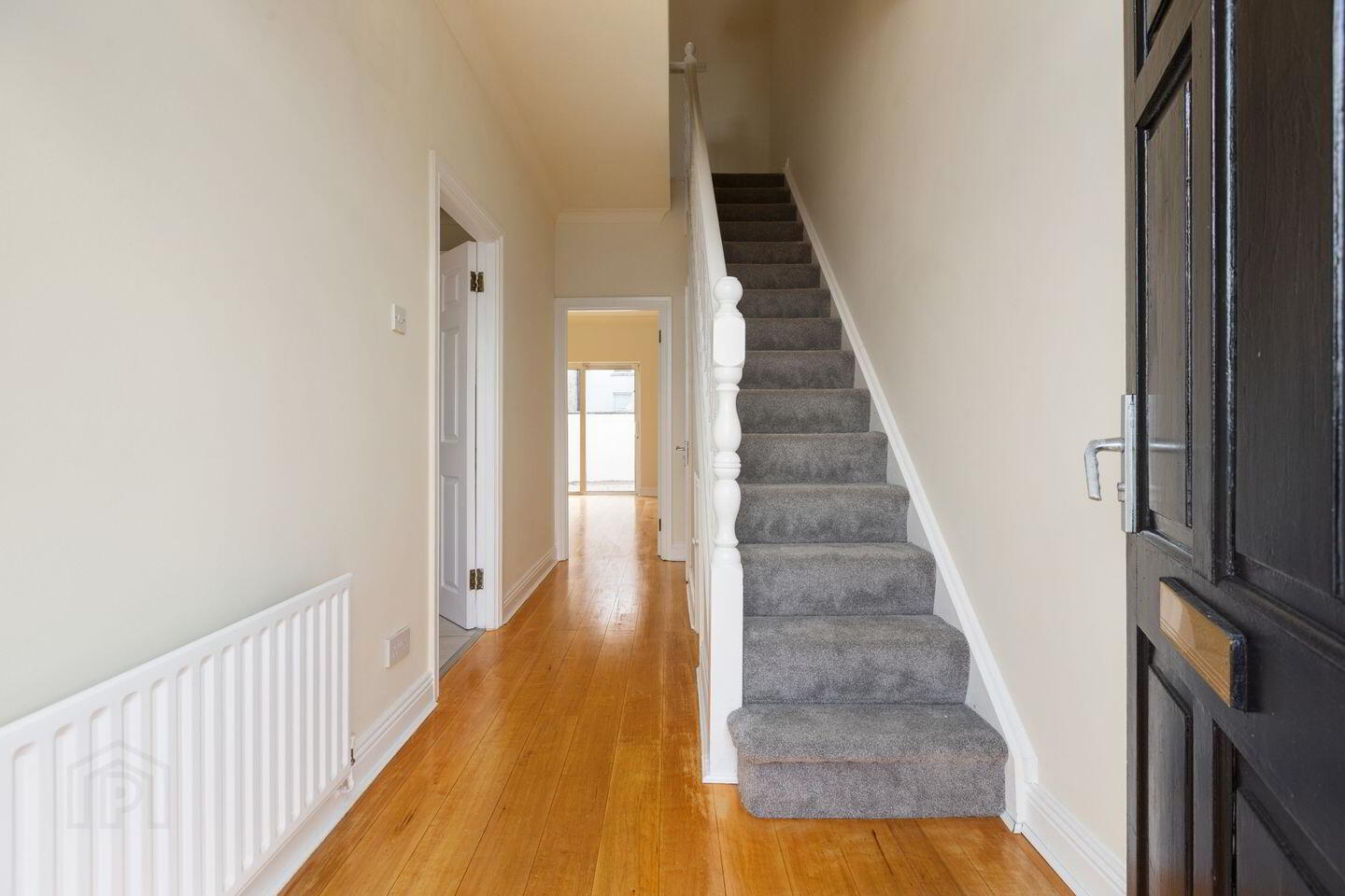 18 Chelmsford Lane 2 of 14