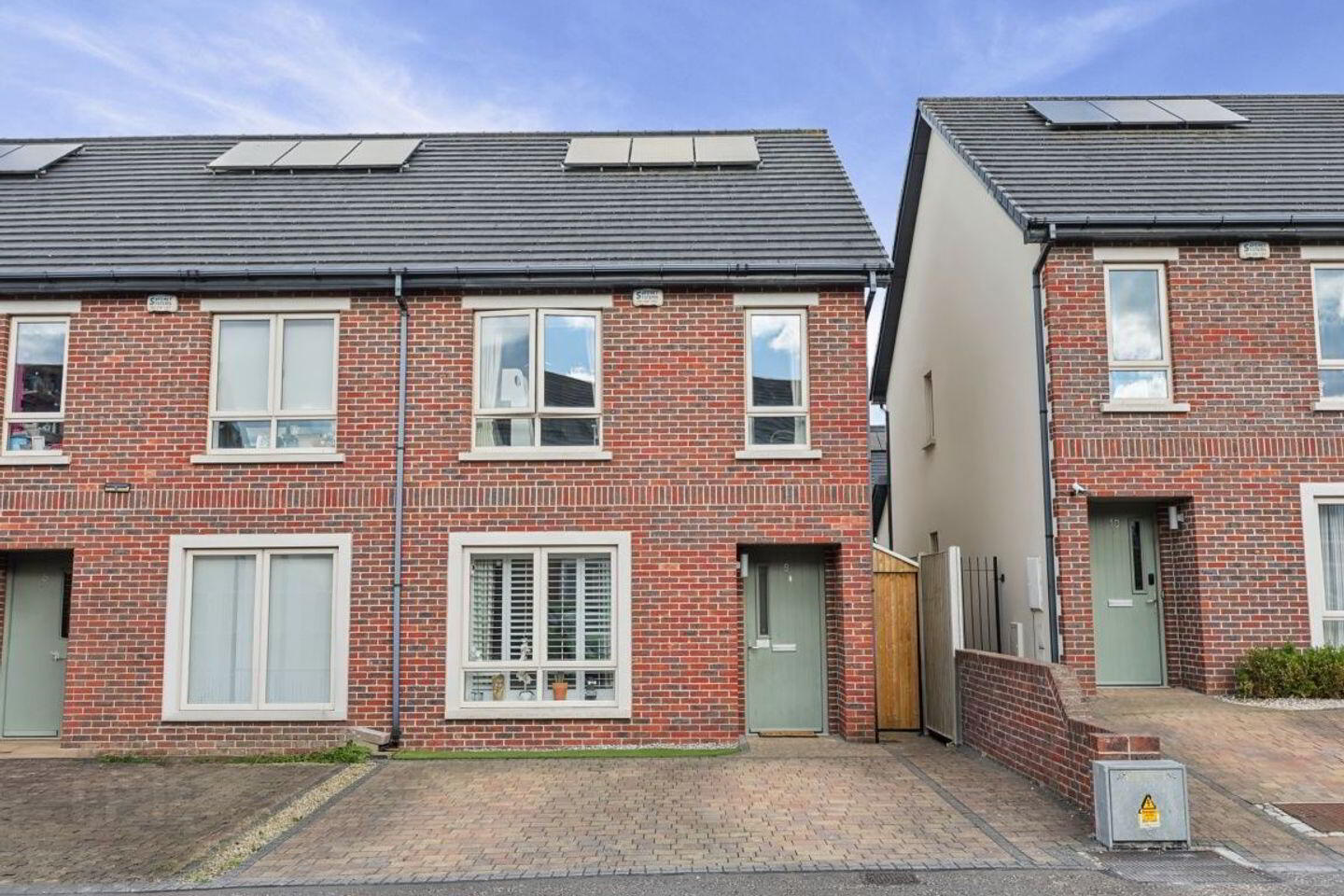 8 Parkside Close 1 of 23