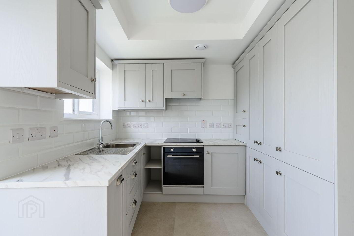 31 Stephen Street 2 of 4