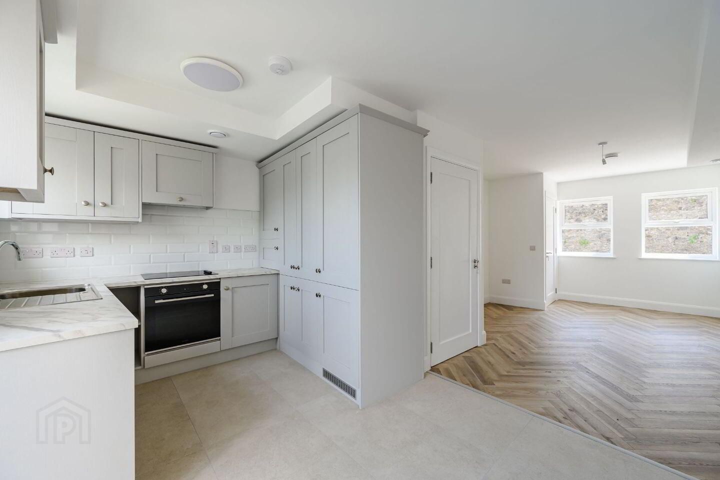 31 Stephen Street 3 of 4