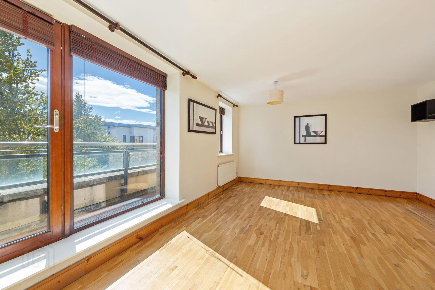 62 Castlegate Way 2 of 13