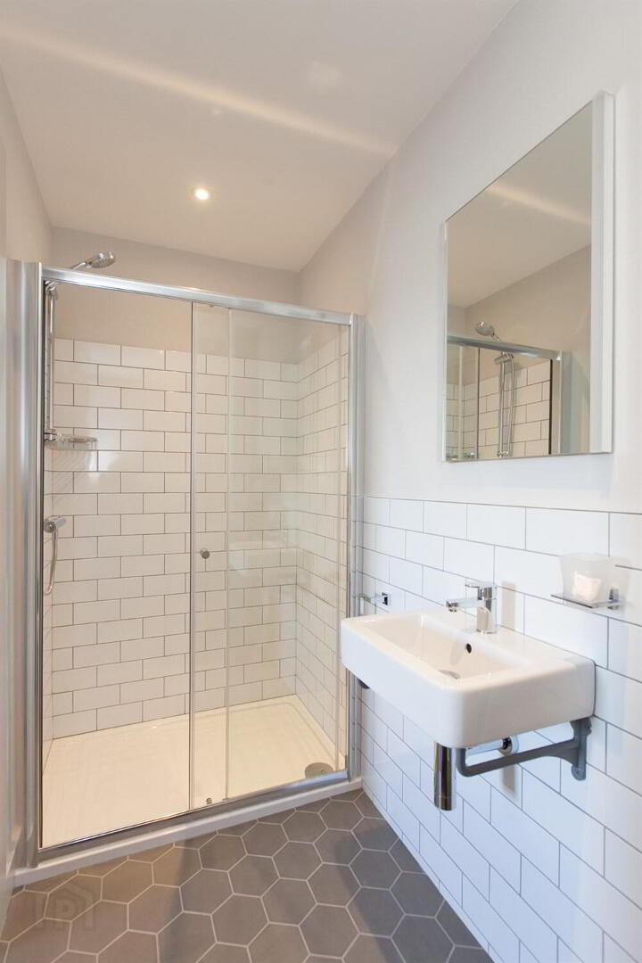 Apt 3, 2 Windsor Road 15 of 16