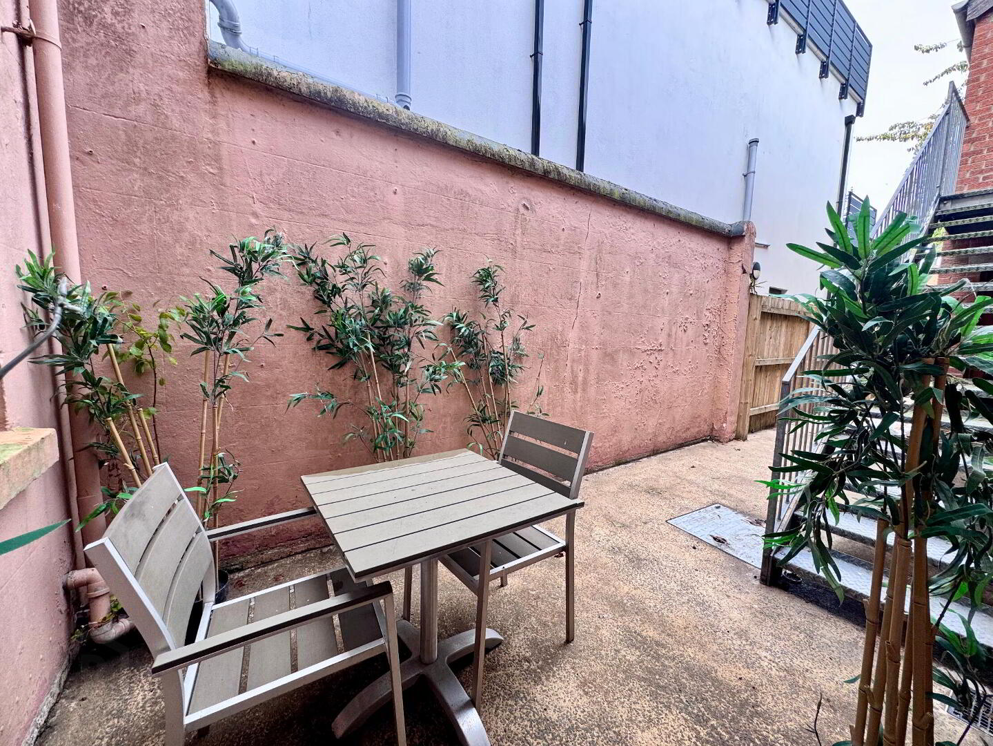 Flat 1, 6 Eglantine Avenue 18 of 19