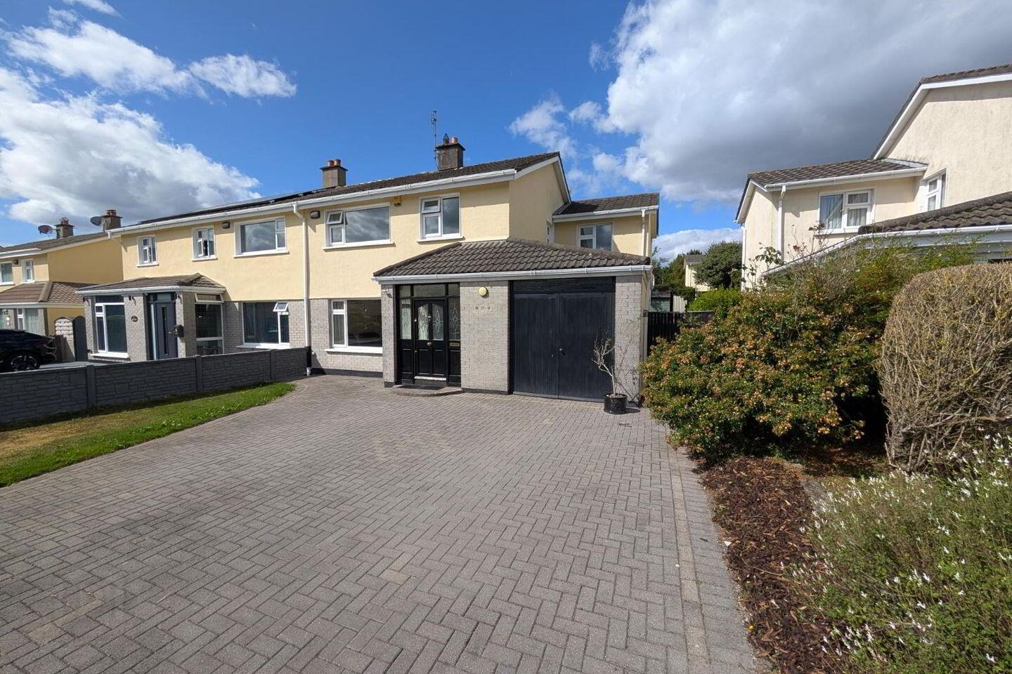 13 Pembroke Wood 2 of 5
