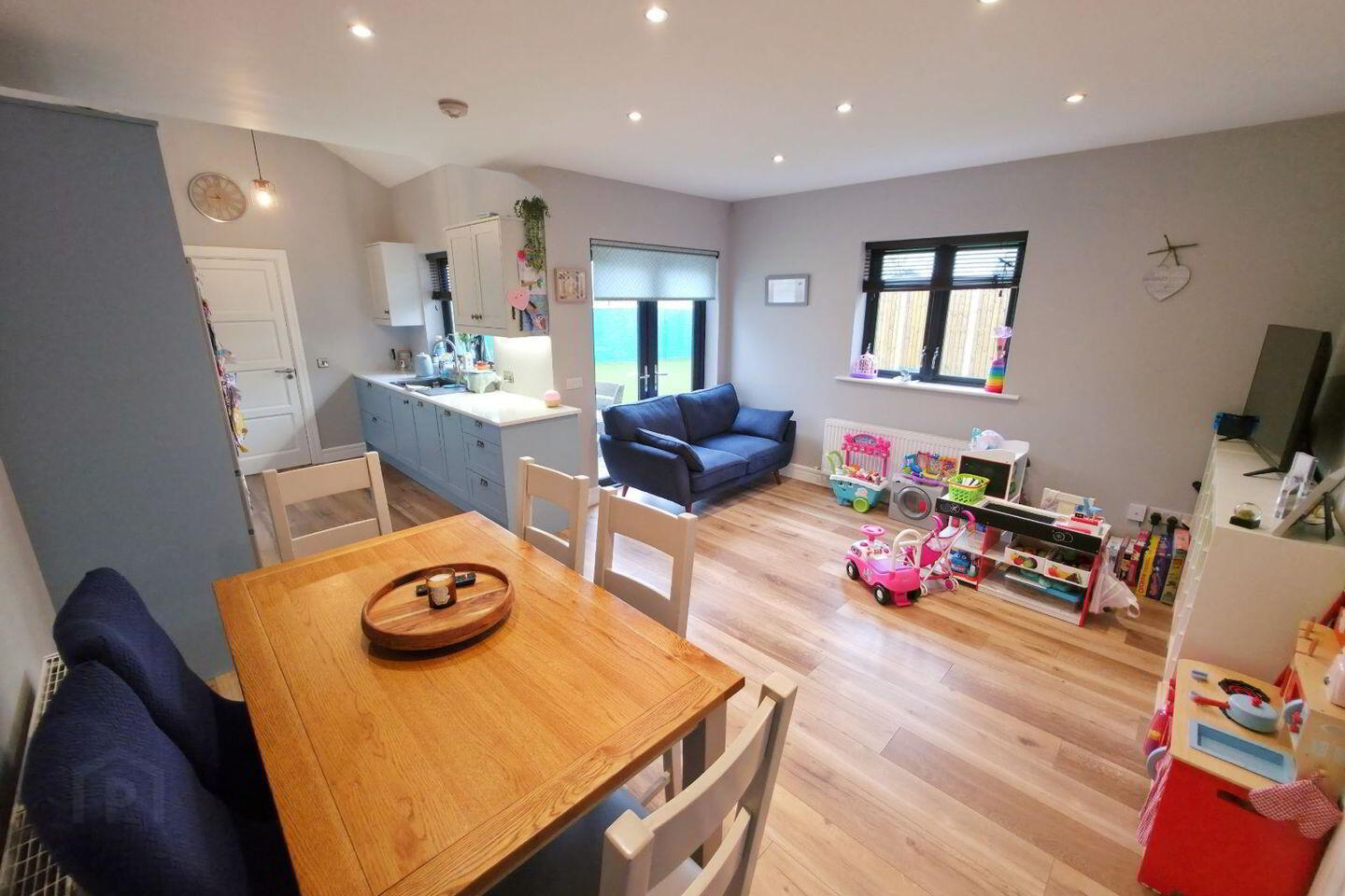 Ashthorn Avenue 6 of 6